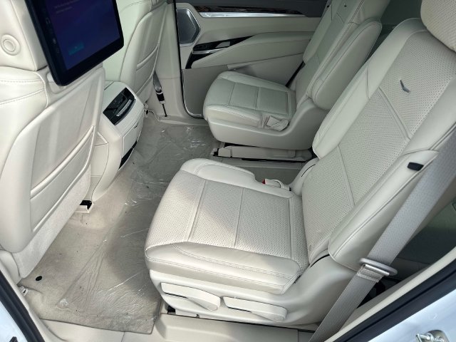 New 2026 Cadillac Escalade Platinum Sport w/ LPO, ONYX Package AWD/4WD image 14