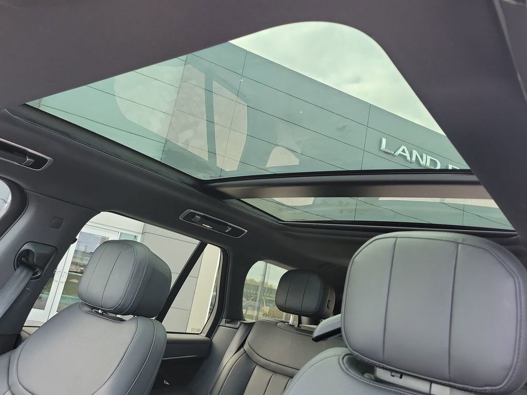 Used 2025 Land Rover Range Rover SE AWD/4WD image 28