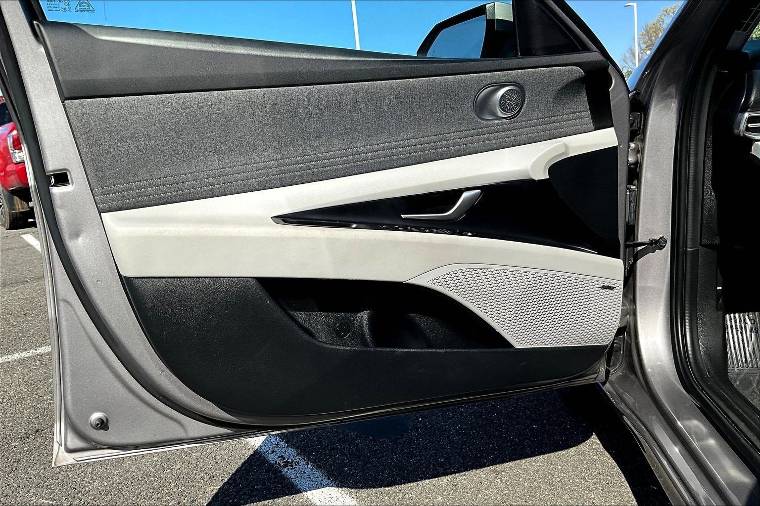 Used 2024 Hyundai Elantra Limited FWD image 21