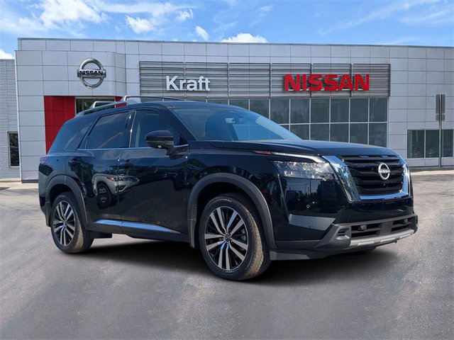 New 2025 Nissan Pathfinder Platinum w/ Cargo Package