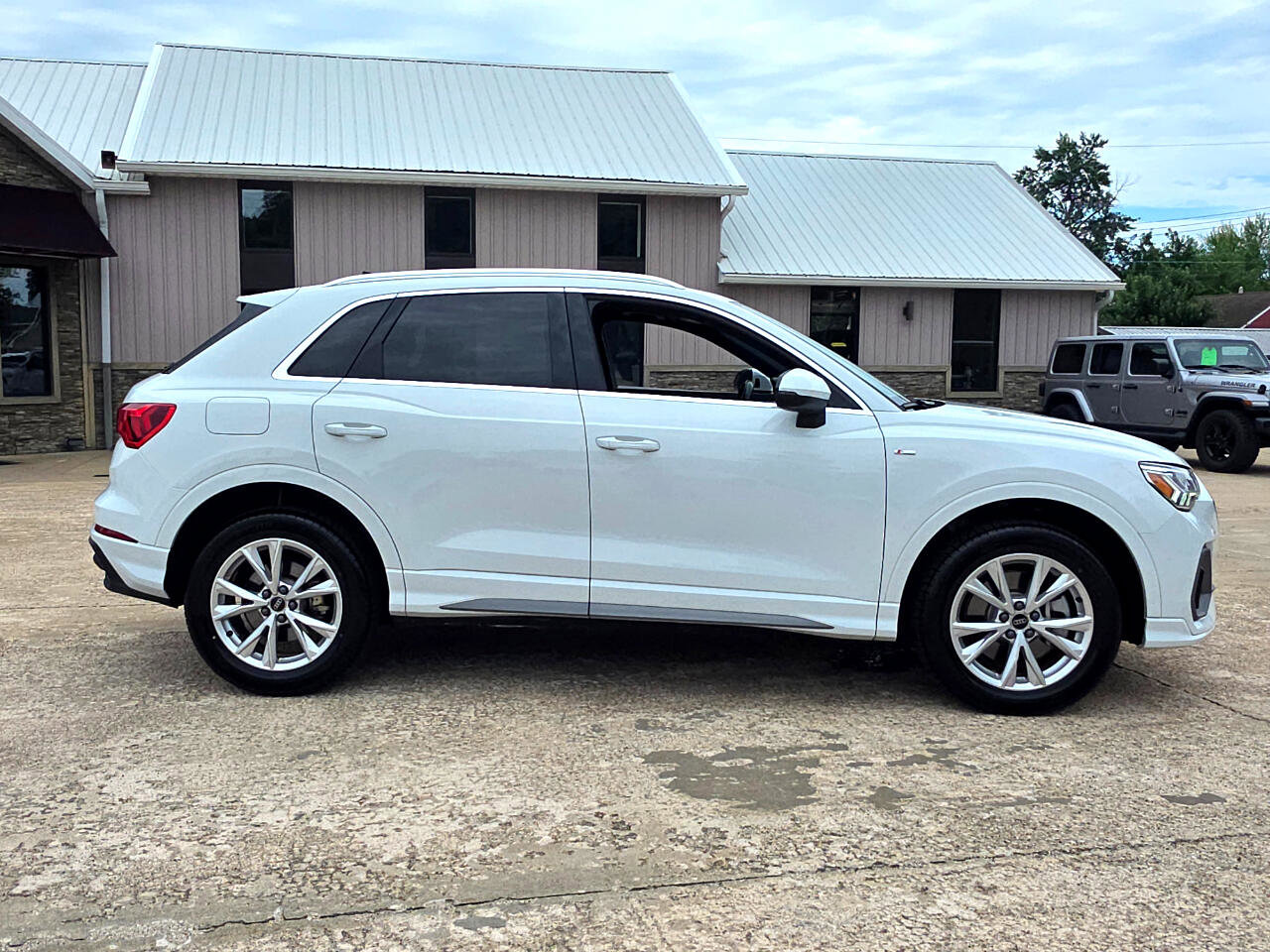 Used 2024 Audi Q3 2.0T Premium image 22