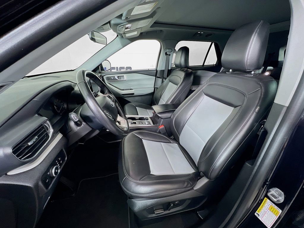 Used 2024 Ford Explorer XLT w/ Equipment Group 202A image 13