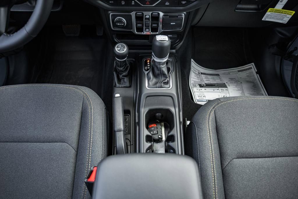 New 2025 Jeep Gladiator Sport AWD/4WD image 29