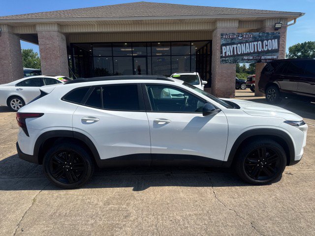 Used 2025 Chevrolet Trax ACTIV w/ Sunroof Package FWD image 1