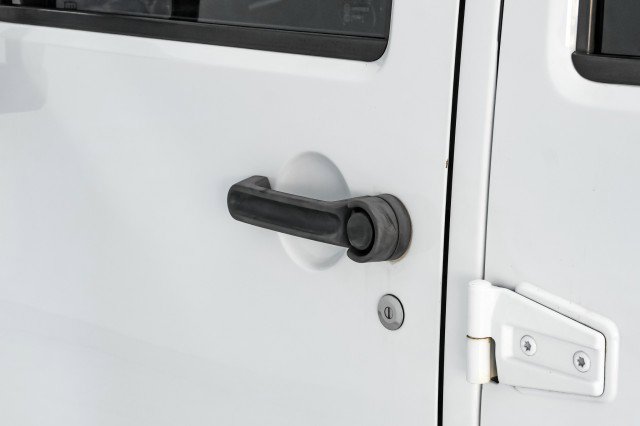 Used 2015 Jeep Wrangler Unlimited Sahara w/ Connectivity Group image 36