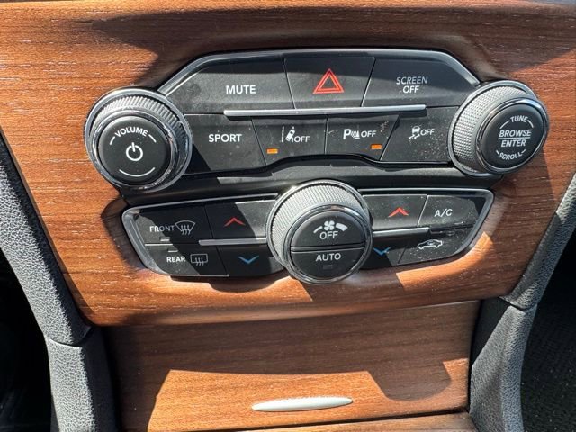 Used 2018 Chrysler 300 C w/ Safetytec Plus Group image 22