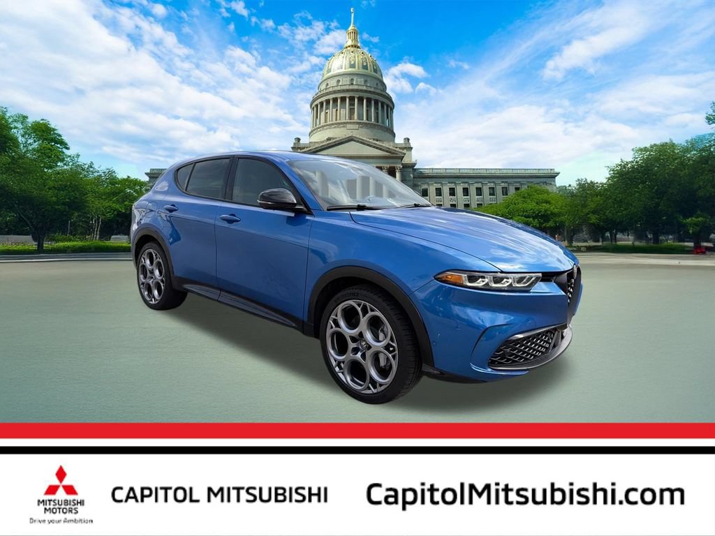 Used 2025 Alfa Romeo Tonale w/ Premium Package AWD/4WD image 1