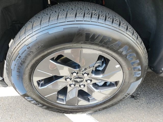 Used 2024 Ford F150 Lightning Lariat image 9