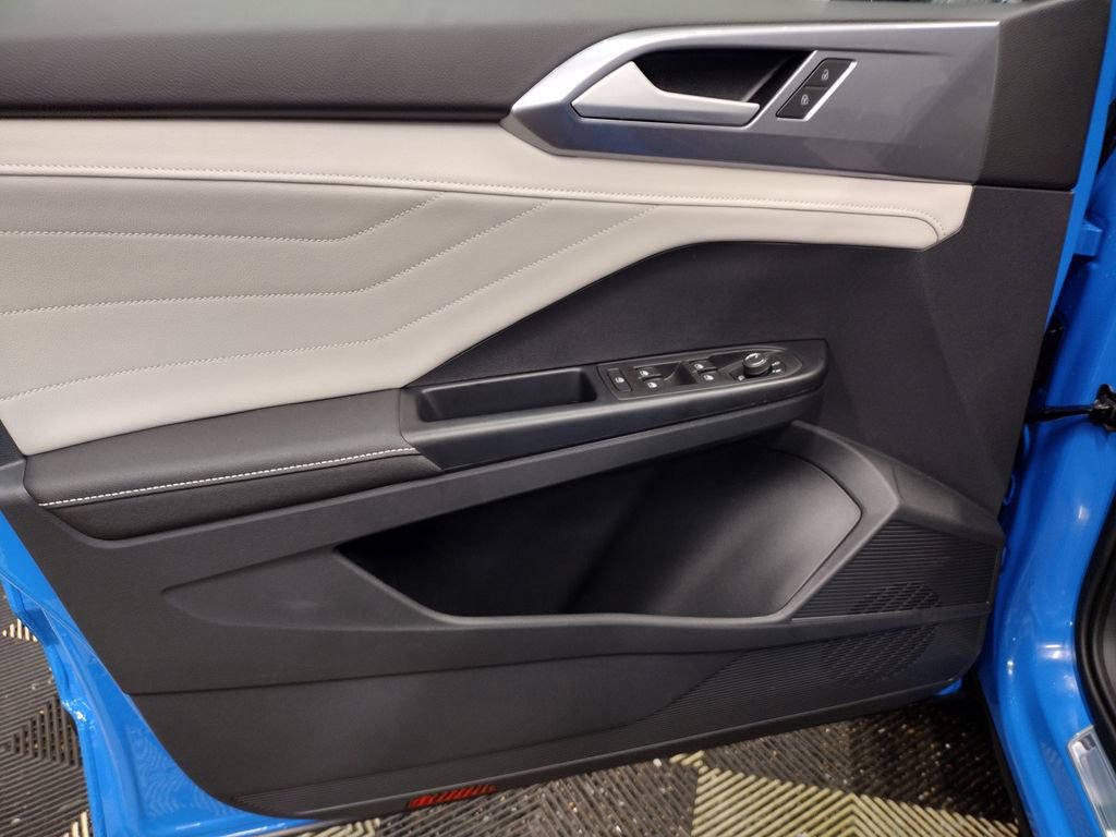 New 2025 Volkswagen Taos SEL image 17