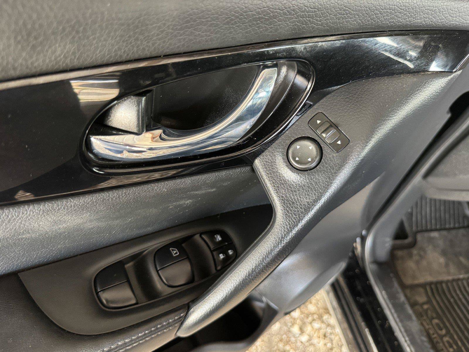 Used 2022 Nissan Rogue Sport SL AWD/4WD image 27