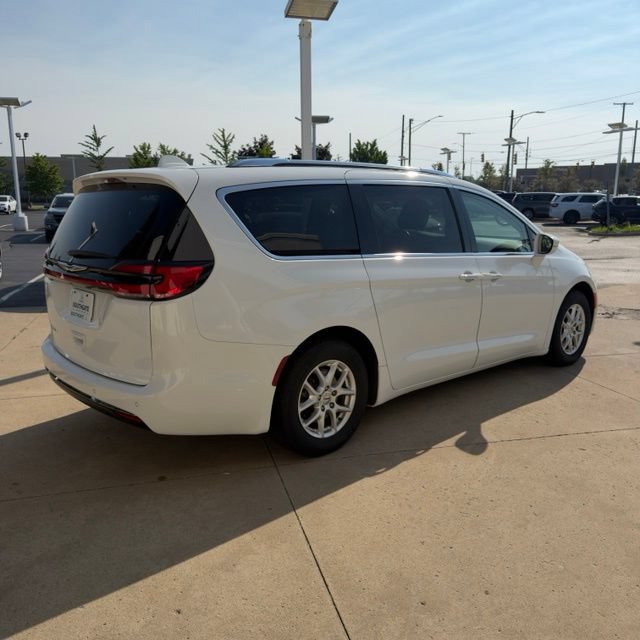 Used 2021 Chrysler Pacifica Touring-L w/ Uconnect Theater Family Group FWD image 5