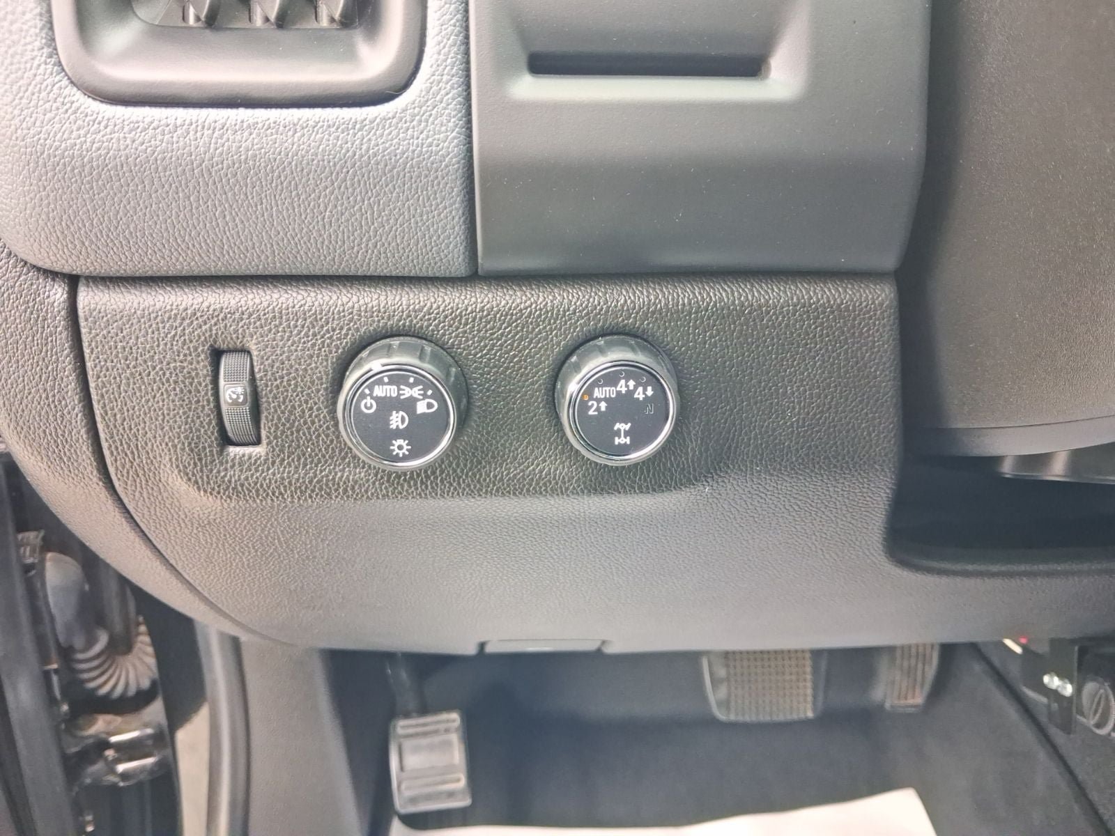 Used 2020 Chevrolet Colorado Z71 AWD/4WD image 18
