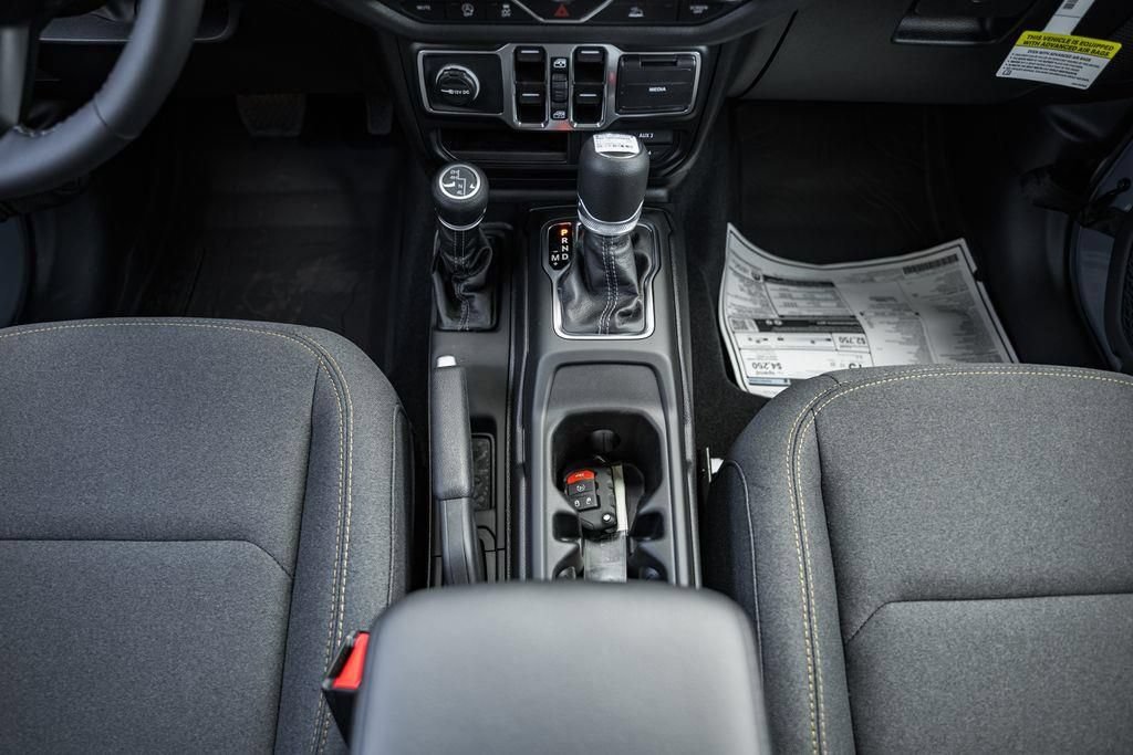New 2025 Jeep Gladiator Sport AWD/4WD image 29