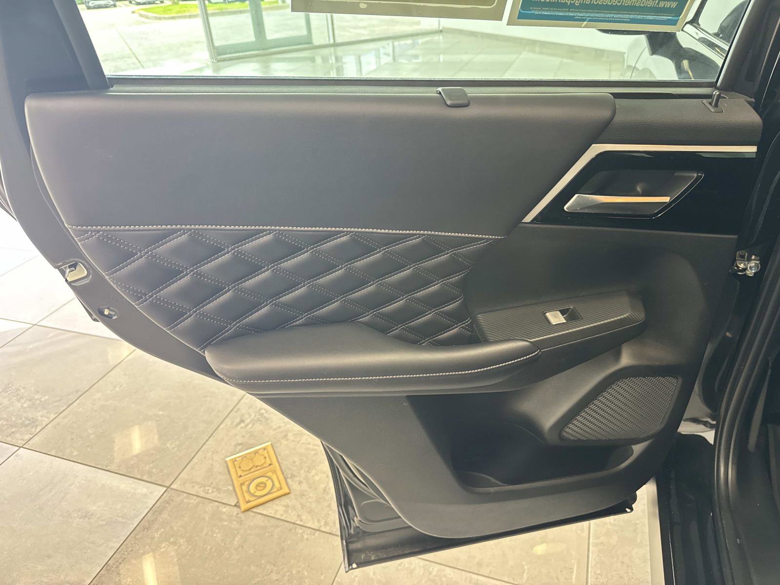 Used 2023 Mitsubishi Outlander SEL FWD image 11