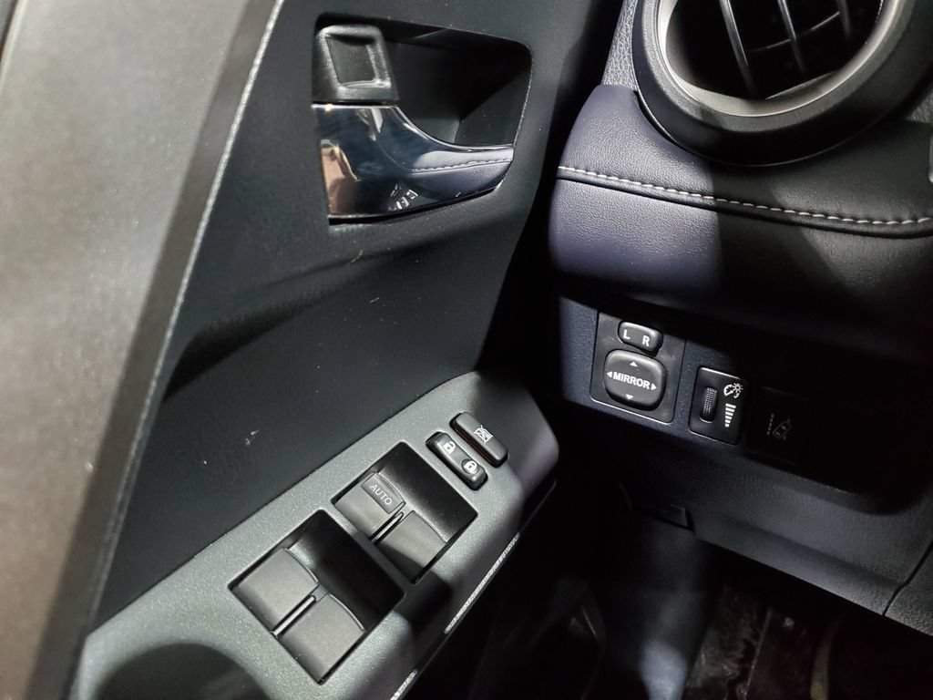 Used 2018 Toyota RAV4 XLE FWD image 36
