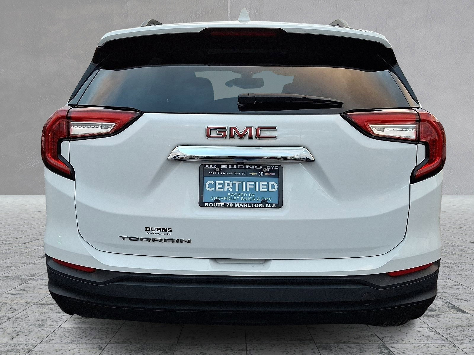 Certified 2022 GMC Terrain SLE w/ Driver Convenience Package image 9
