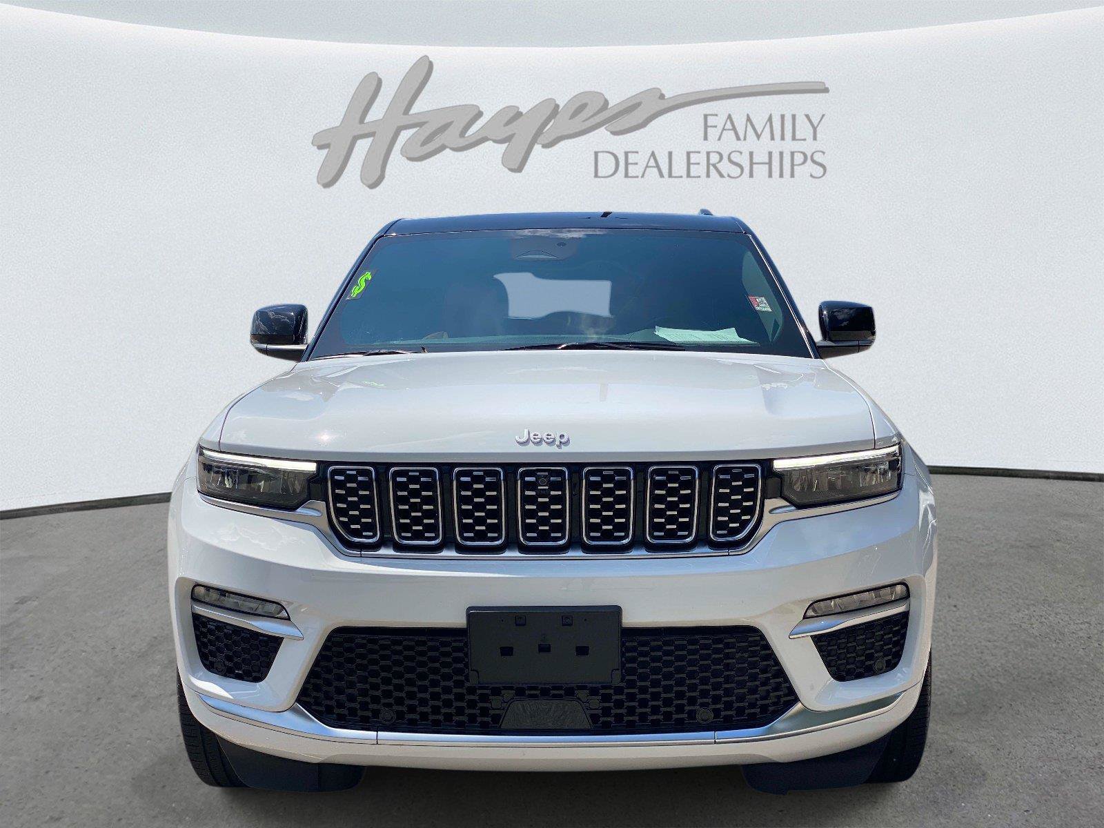 Used 2025 Jeep Grand Cherokee Summit w/ Luxury Tech Group V AWD/4WD image 12
