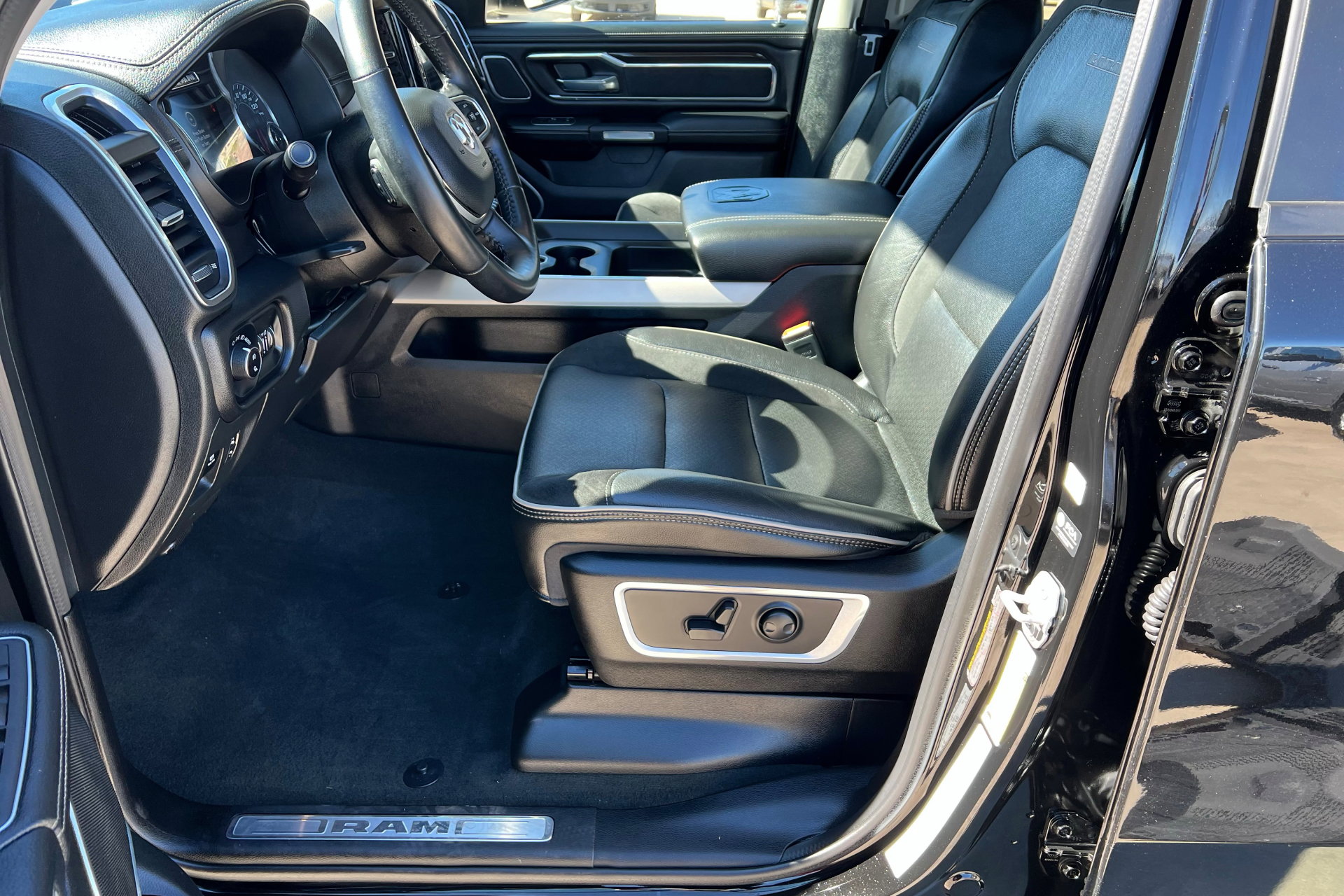 Certified 2022 RAM 1500 Laramie image 17