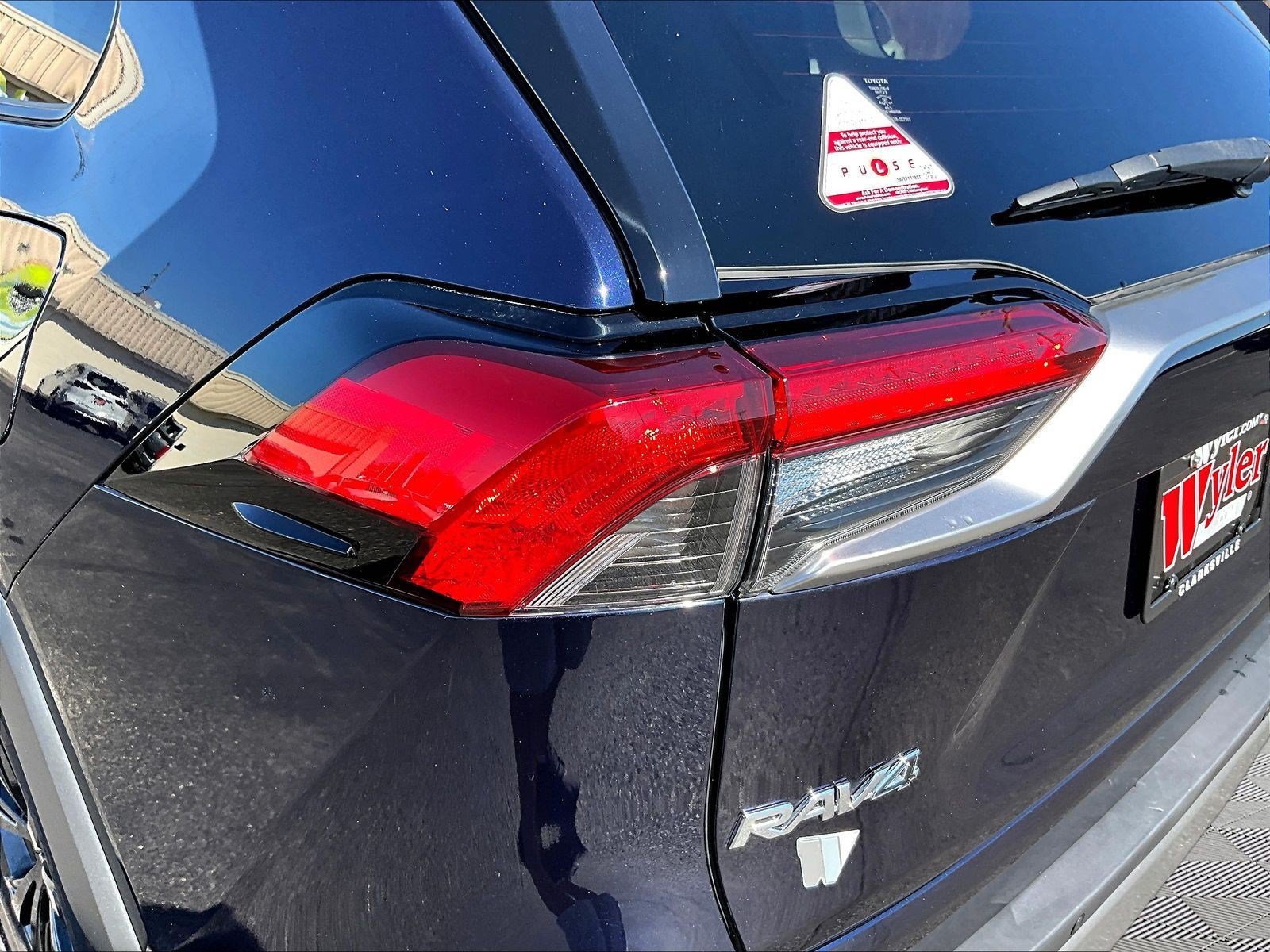 Used 2022 Toyota RAV4 Limited AWD/4WD image 23
