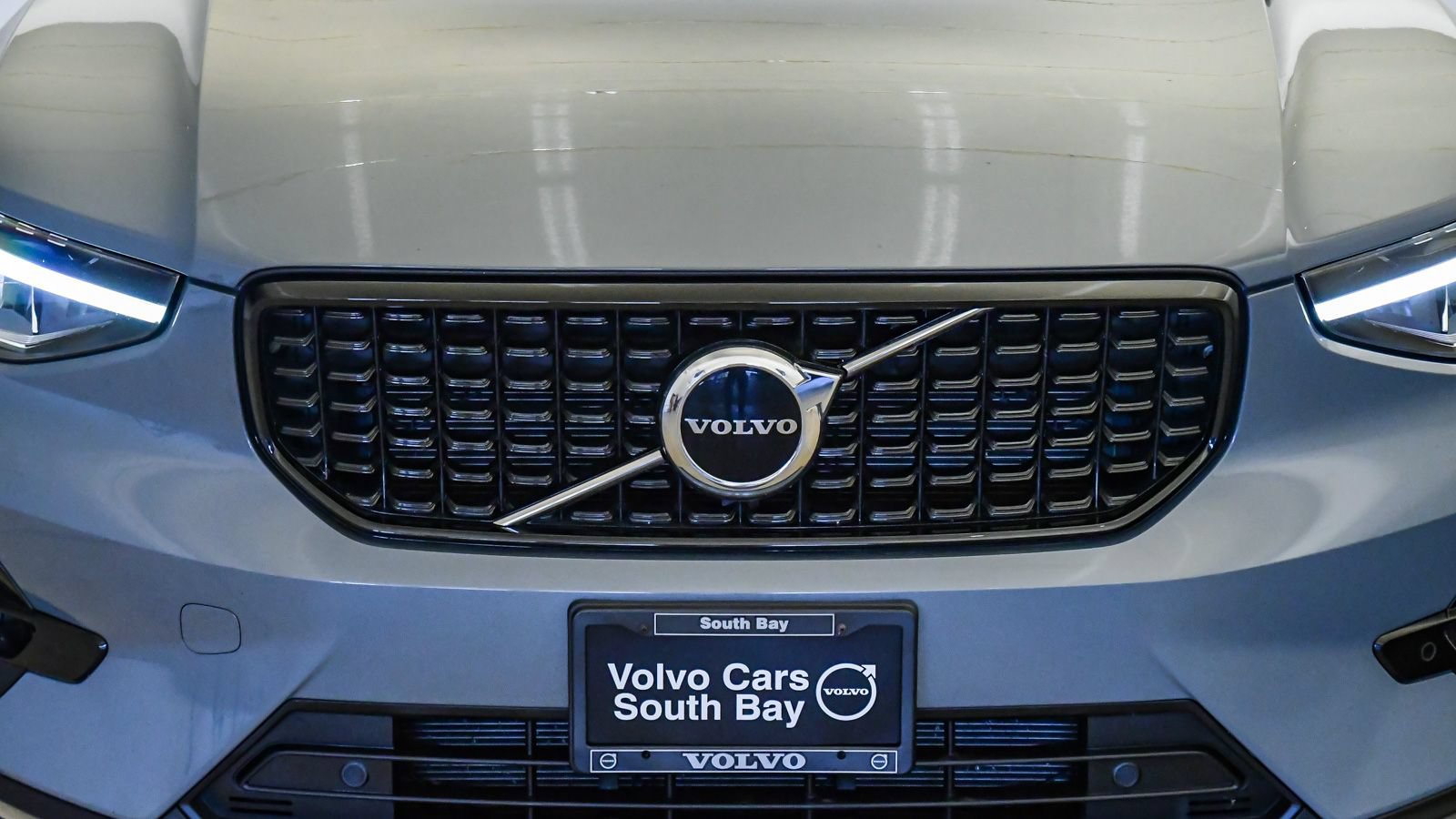 Certified 2023 Volvo XC40 B5 Plus w/ Protection Package Premier AWD/4WD image 8