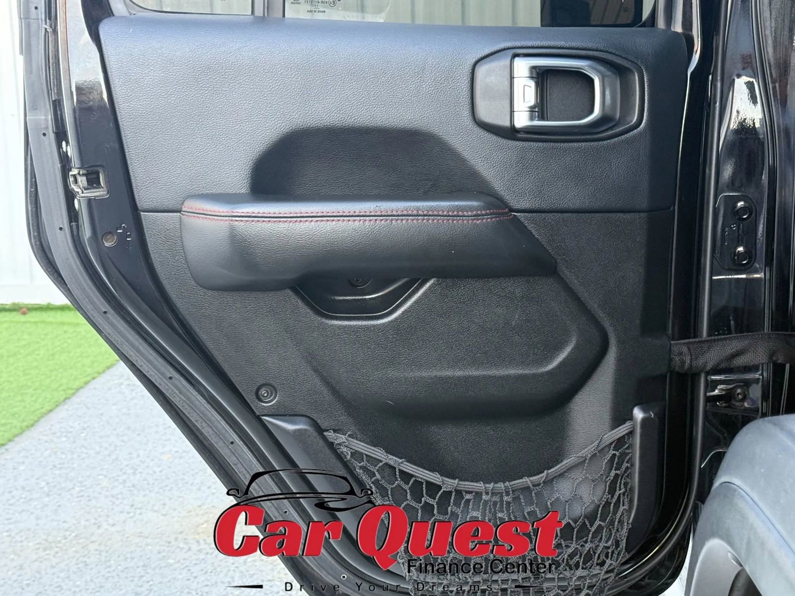 Used 2018 Jeep Wrangler Unlimited Rubicon w/ Steel Bumper Group image 13