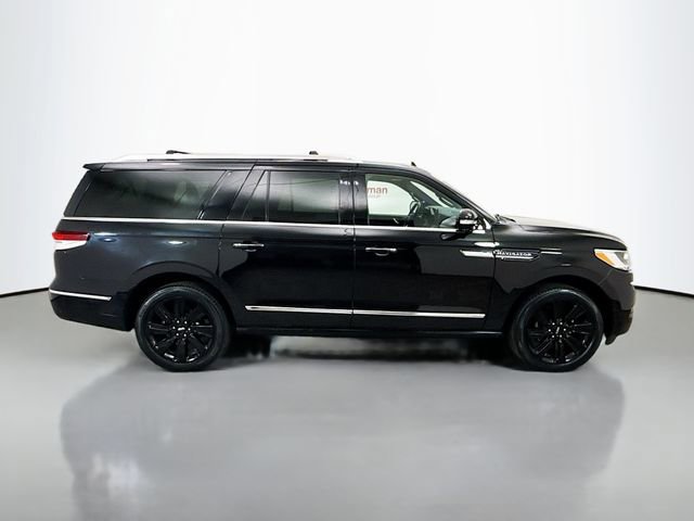 Used 2023 Lincoln Navigator L Reserve image 8