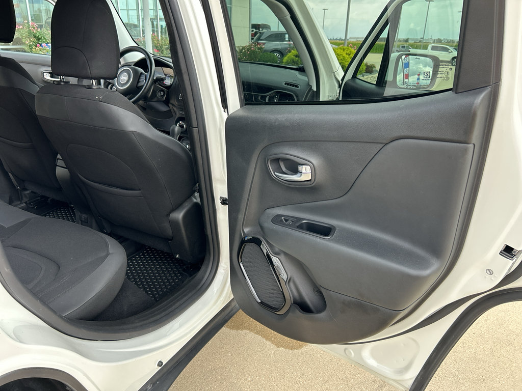 Used 2017 Jeep Renegade Altitude AWD/4WD image 15