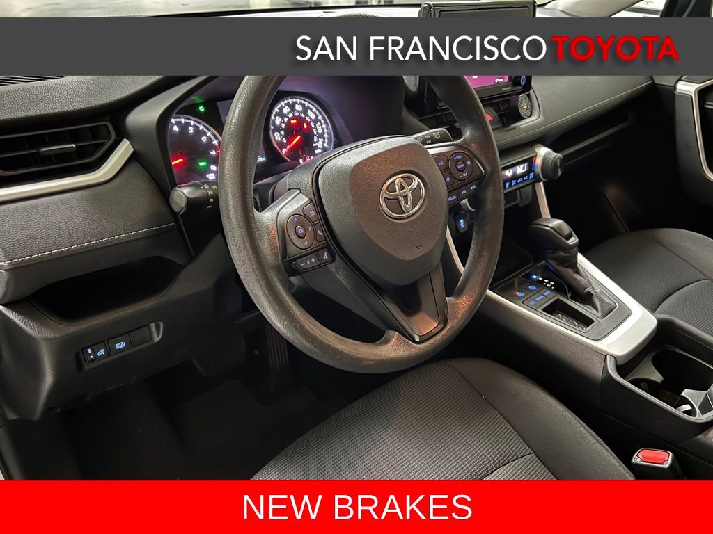 Used 2021 Toyota RAV4 LE image 12