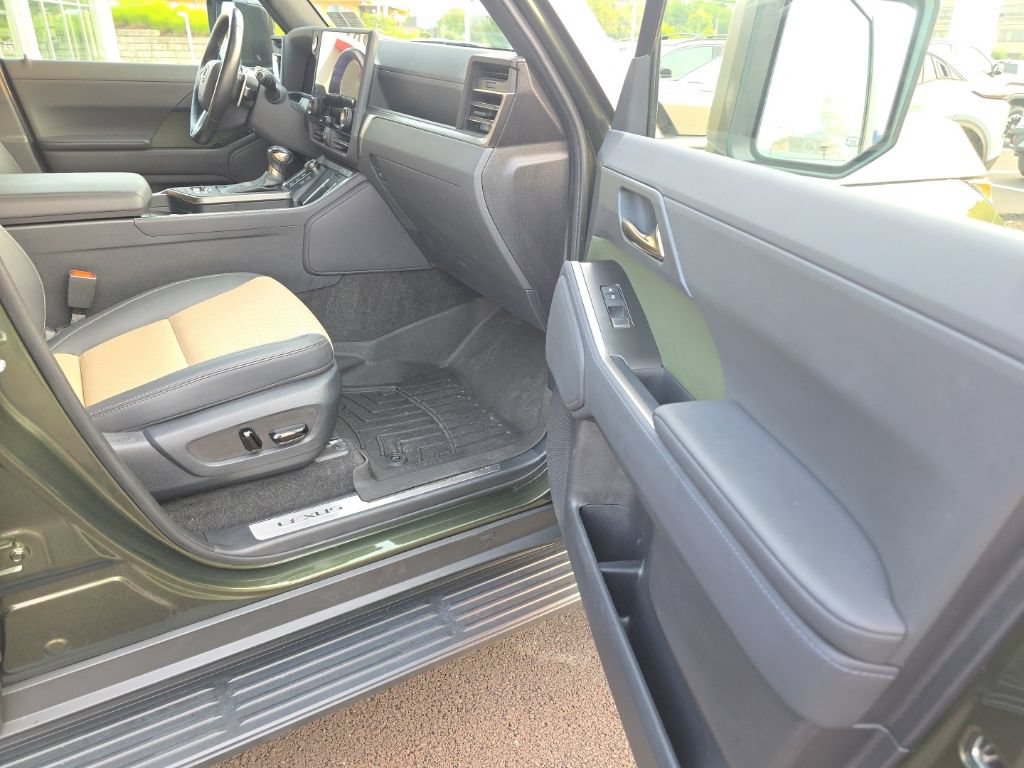 Used 2024 Lexus GX 550 AWD/4WD image 9