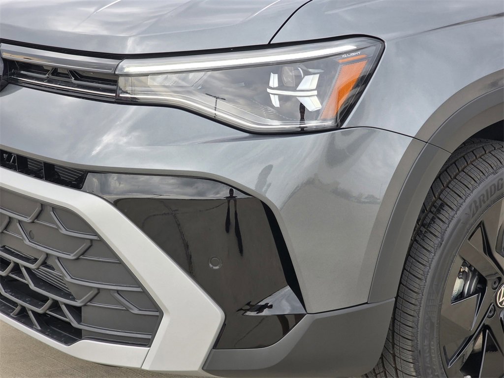 New 2026 Volkswagen Taos SE image 6