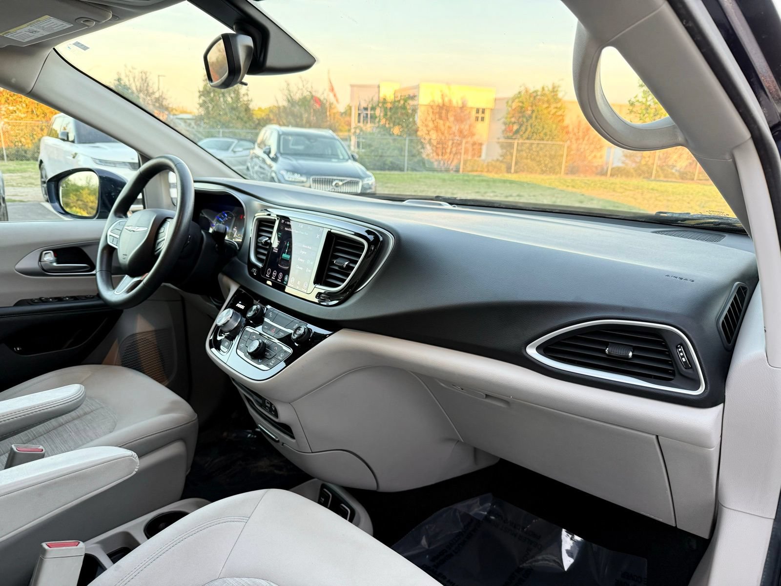 Used 2018 Chrysler Pacifica Touring Plus FWD image 29