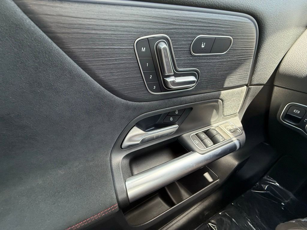 Used 2025 Mercedes-Benz GLA 35 AMG 4MATIC image 30