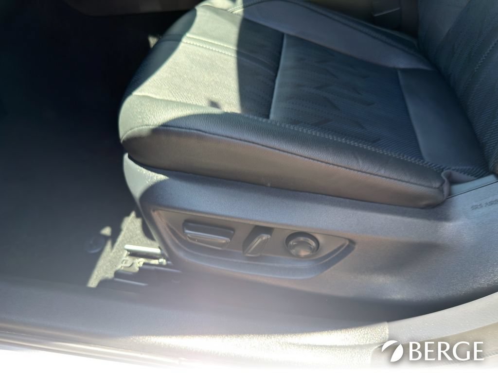 Used 2025 Toyota Camry XSE FWD image 26