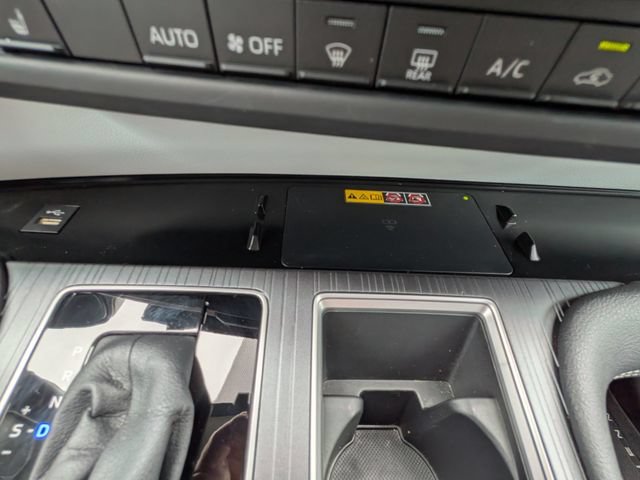 Used 2025 Toyota Sienna XLE FWD image 25
