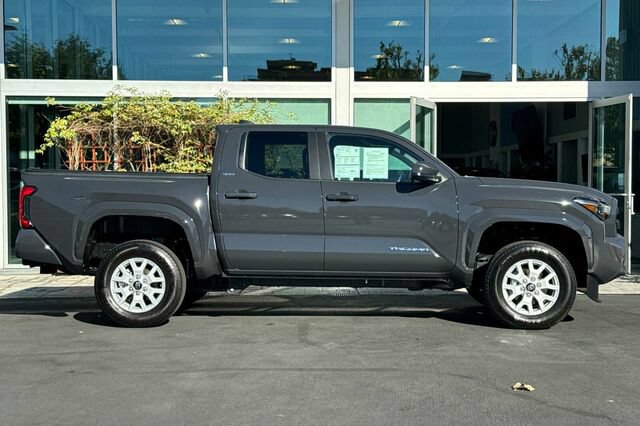 Used 2026 Toyota Tacoma SR5 AWD/4WD image 3