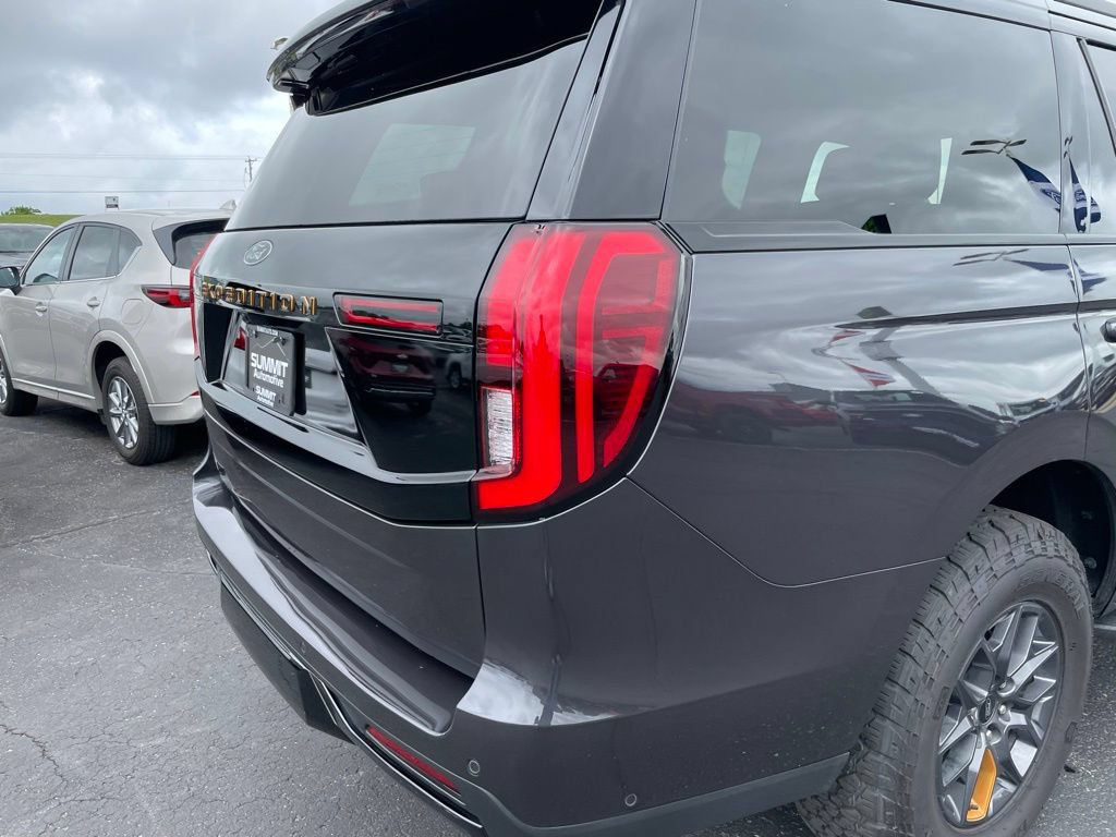Used 2025 Ford Expedition Tremor AWD/4WD image 37
