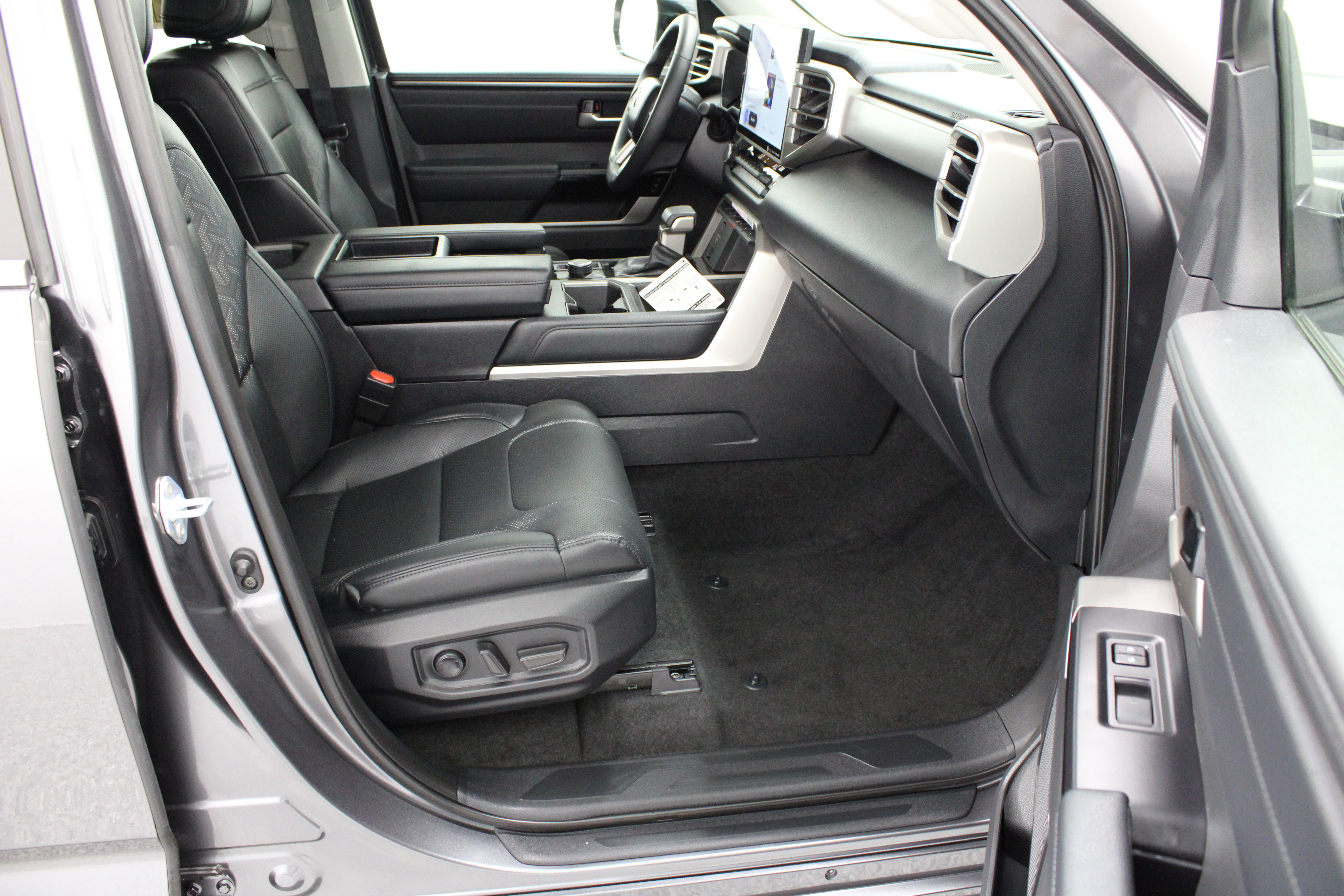 Used 2024 Toyota Tundra Limited w/ Power Package AWD/4WD image 38