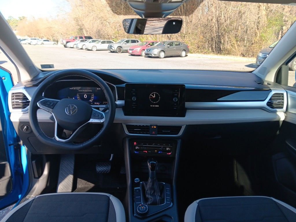 Used 2025 Volkswagen Taos SE w/ Panoramic Sunroof Package image 13