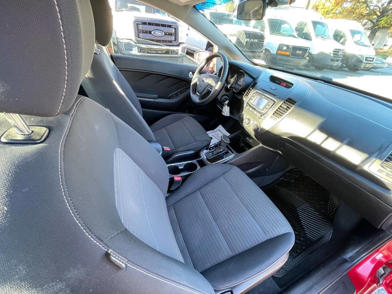 Used 2018 Kia Forte S image 31