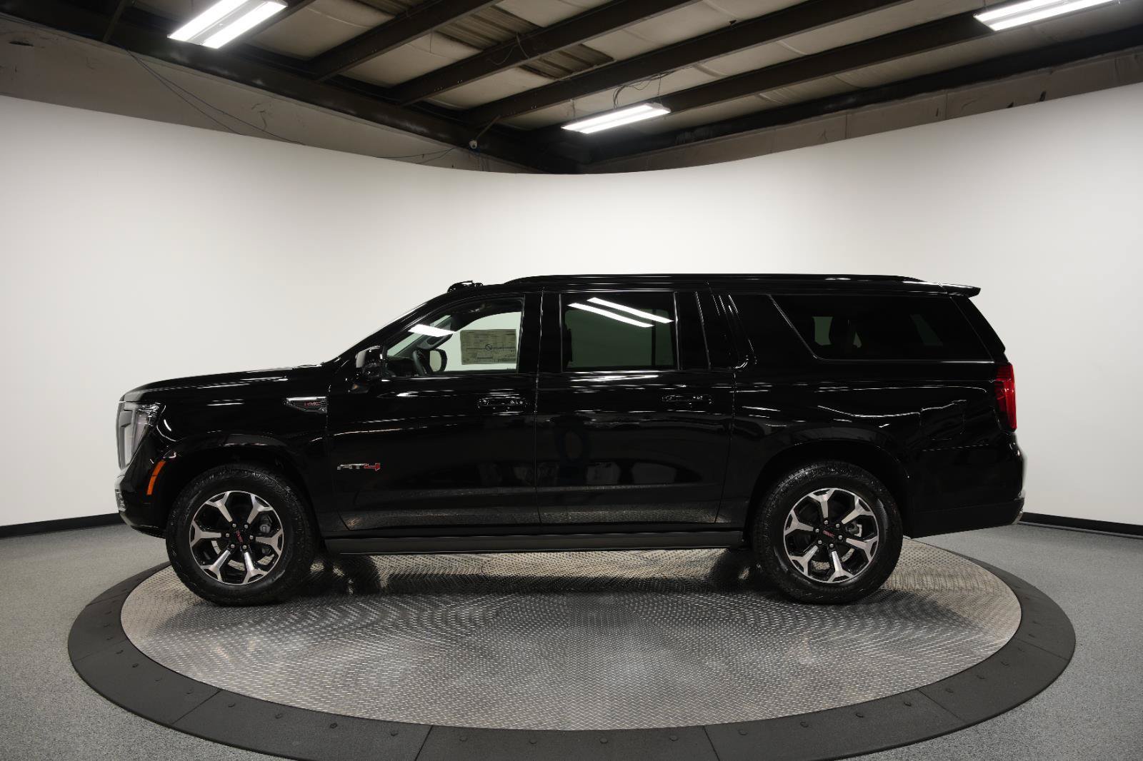 New 2026 GMC Yukon XL AT4 w/ AT4 Premium Plus Package AWD/4WD image 7