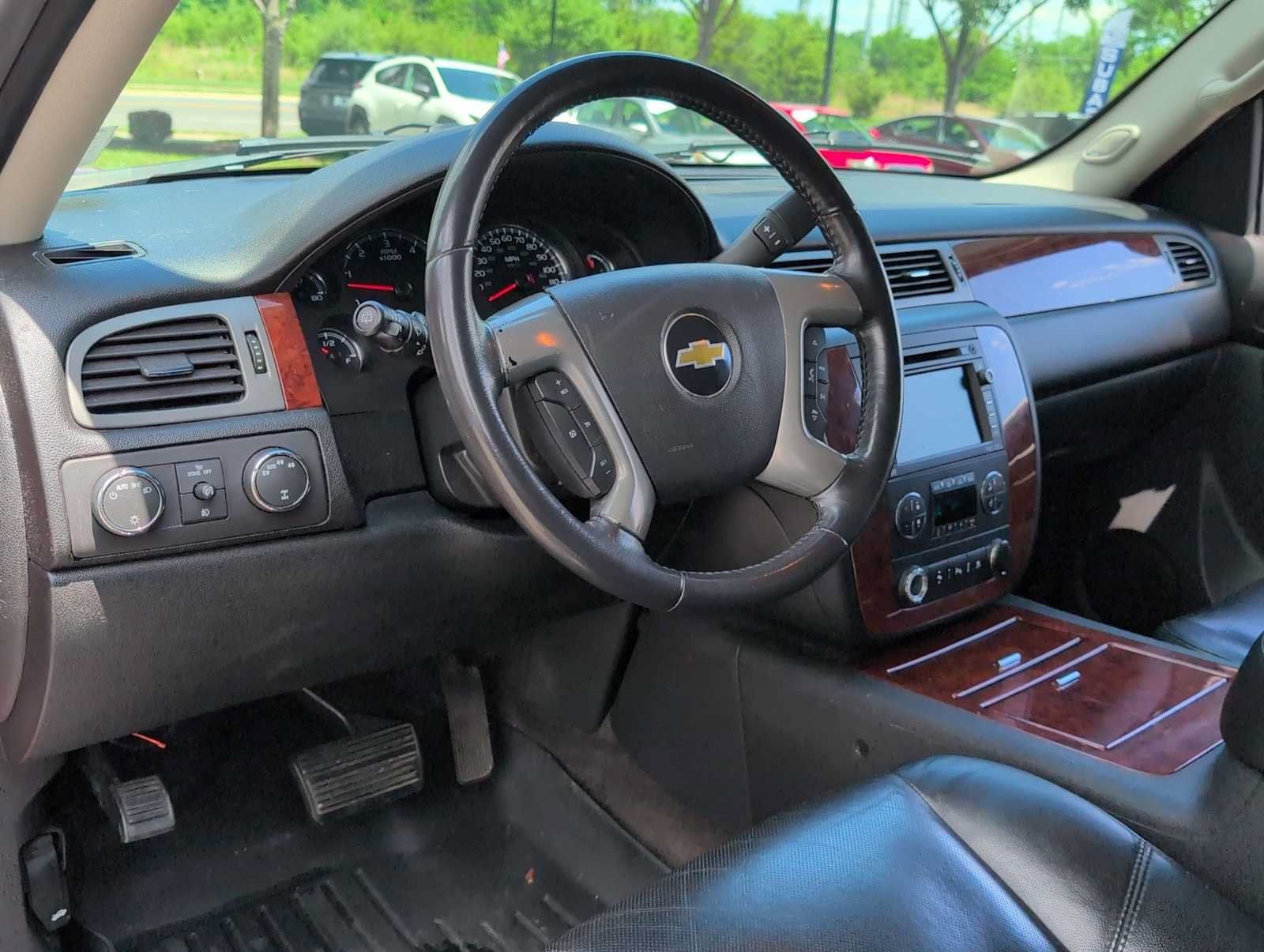 Used 2011 Chevrolet Suburban LTZ AWD/4WD image 10