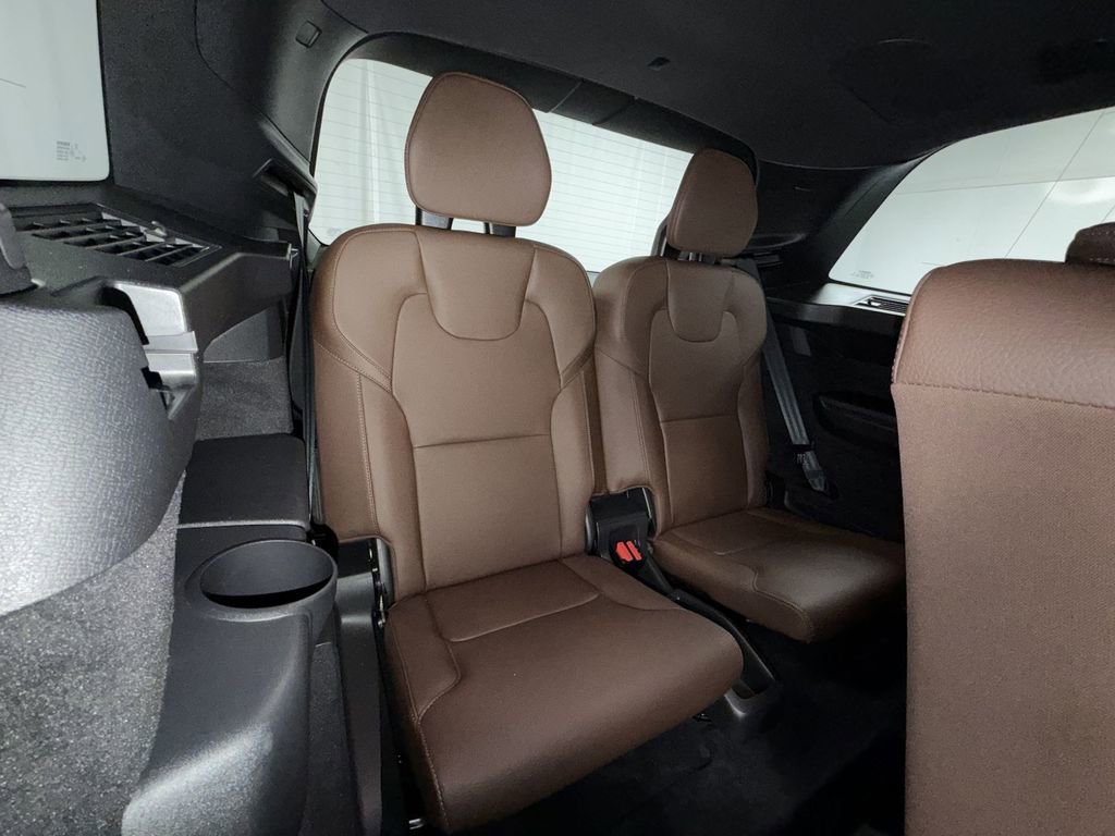 Used 2024 Volvo XC90 T8 Plus w/ Protection Package image 18