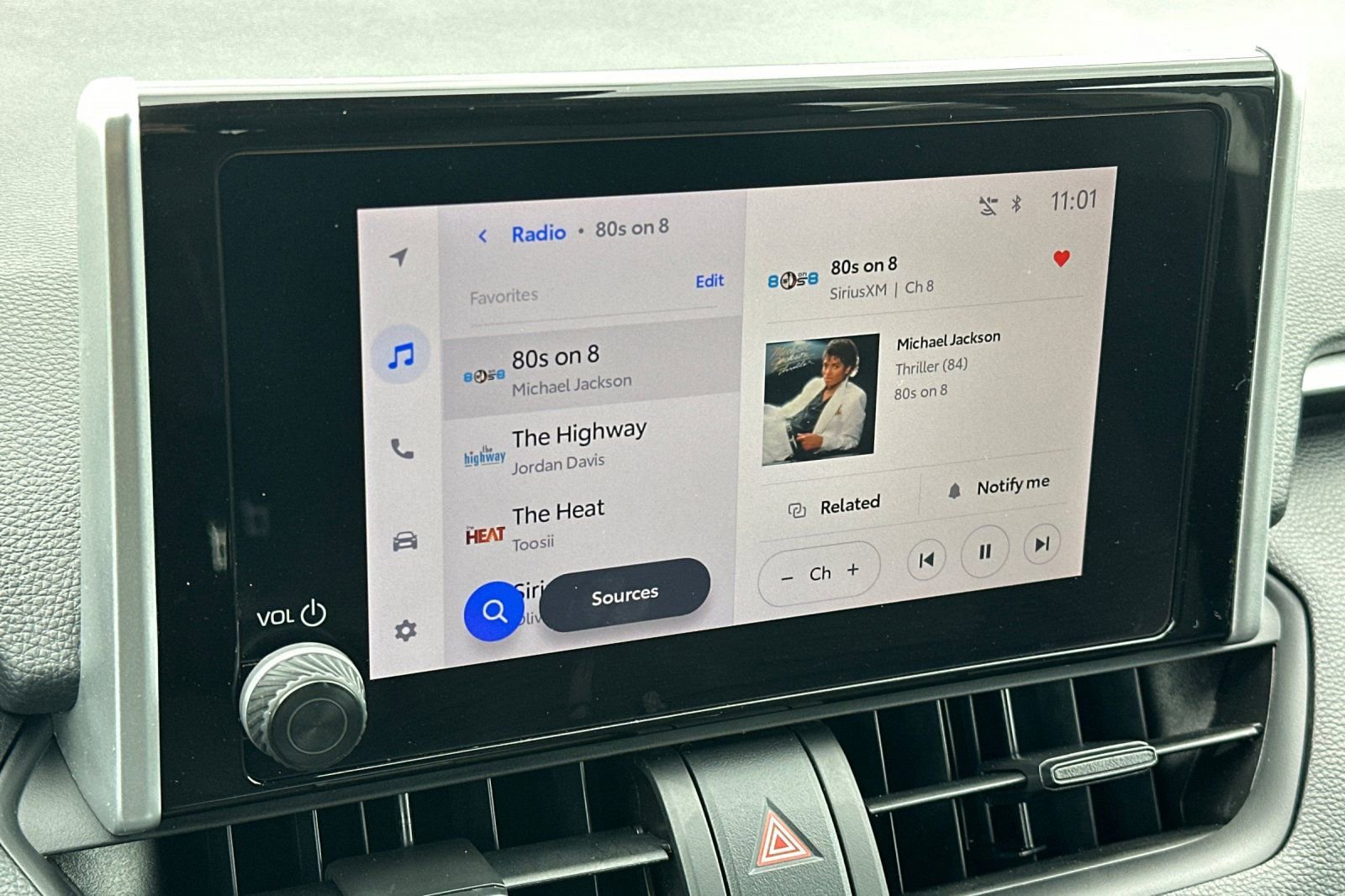 Used 2024 Toyota RAV4 XLE FWD image 22