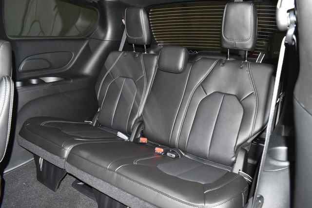 New 2026 Chrysler Pacifica Select image 32