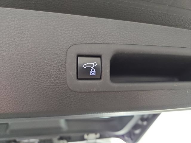 Used 2023 Toyota Sienna Limited FWD image 39