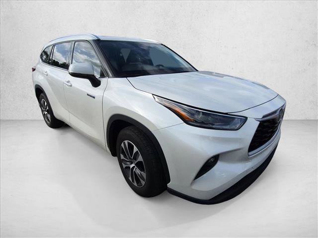 Used 2021 Toyota Highlander XLE FWD image 3