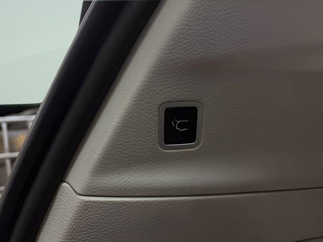 Used 2017 Chrysler Pacifica Platinum image 26