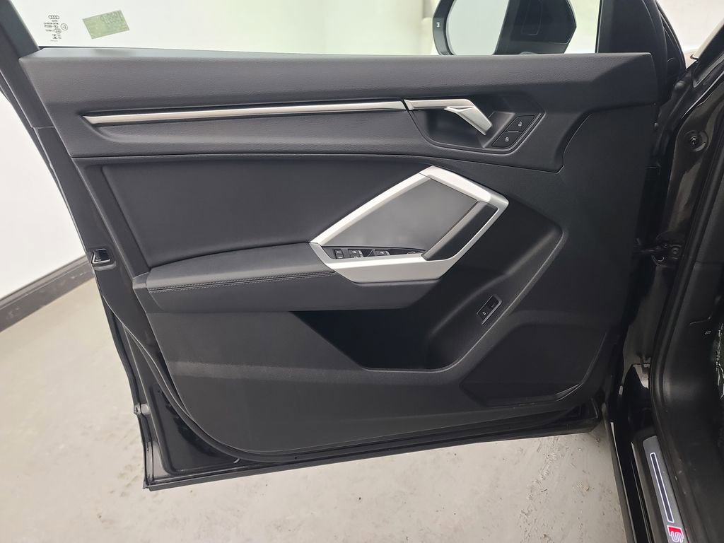 Used 2025 Audi Q3 2.0T Premium image 23