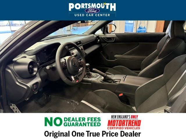 Used 2025 Toyota GR86 Premium w/ Performance Package image 4