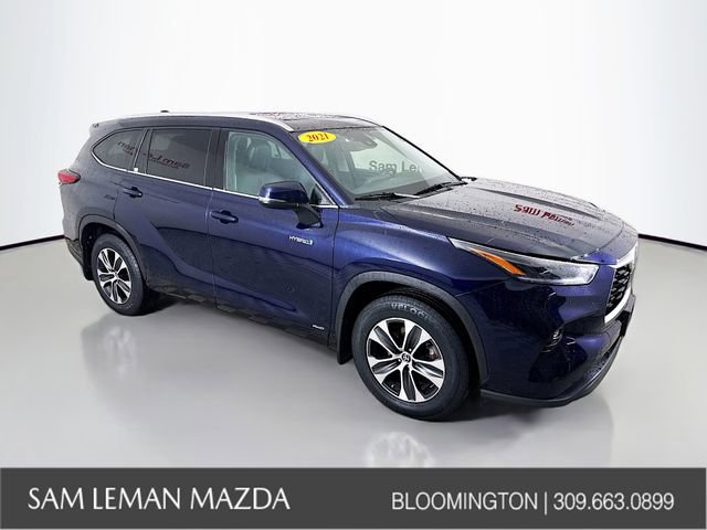 Used 2021 Toyota Highlander XLE AWD/4WD image 1